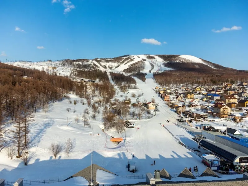 山地空气滑雪度假村