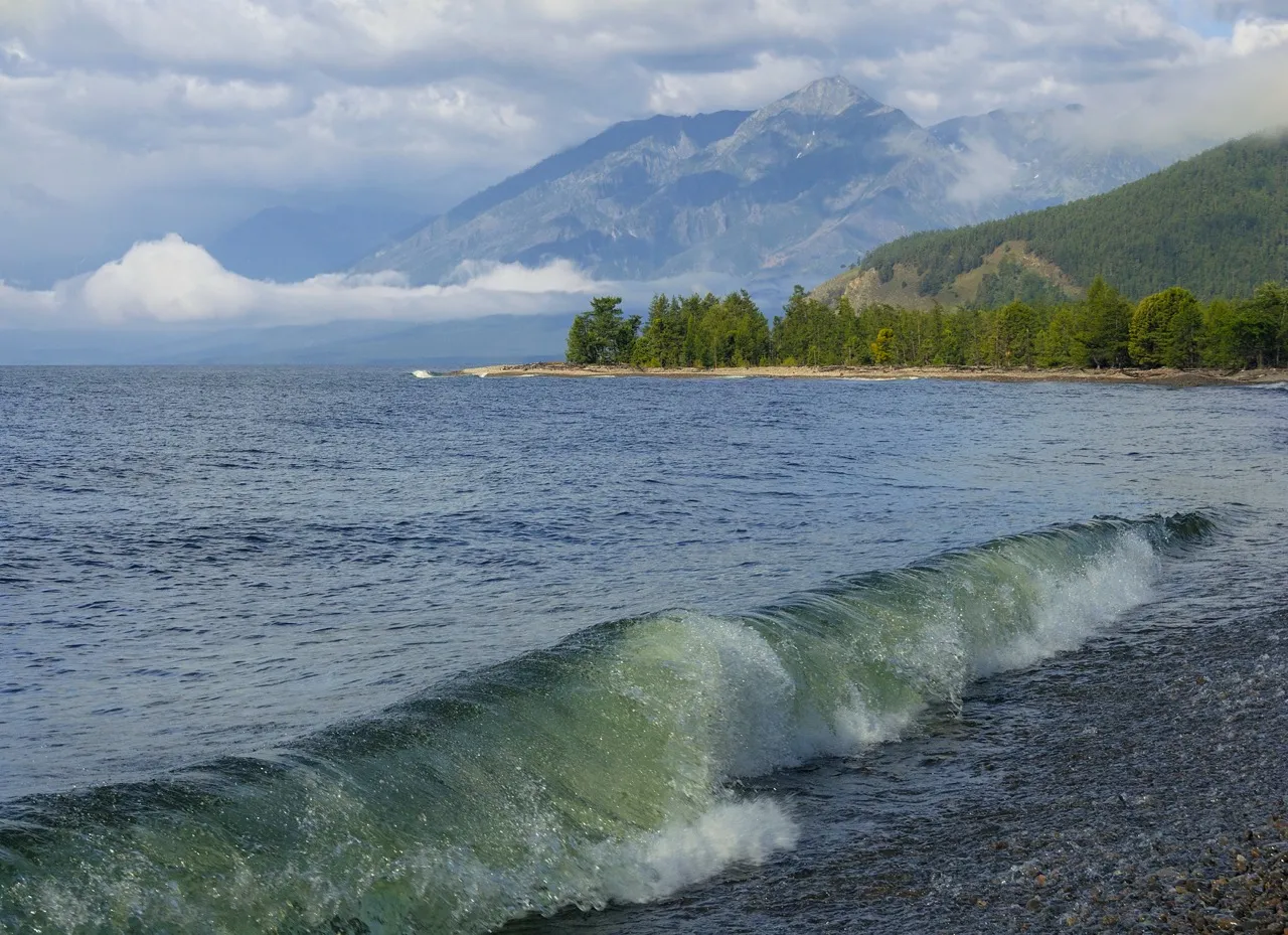 科捷利尼科夫斯基角 (Kotelnikovsky Cape)